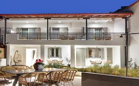 Araliki Suites